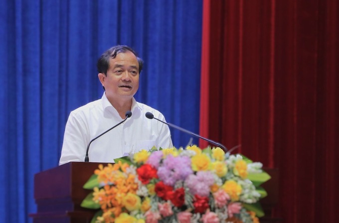 Ông Nguyễn Hồng Thanh – Quyền Chủ tịch UBND tỉnh, Phó Trưởng Ban chỉ đạo phát triển khoa học, công nghệ, đổi mới sáng tạo và chuyển đổi số tỉnh Tây Ninh phát biểu tại hội thảo