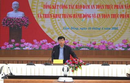Ông Đinh Văn Tuấn - Phó Chủ tịch UBND tỉnh Lâm Đồng, Trưởng Ban Chỉ đạo liên ngành về ATTP tỉnh phát biểu chỉ đạo tại hội nghị