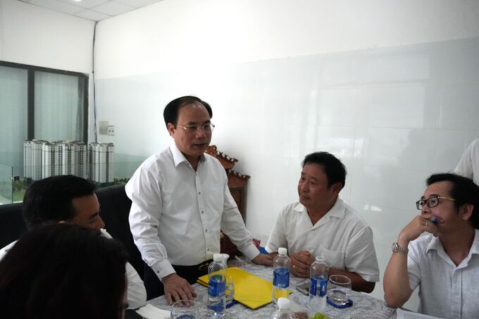 Thứ trưởng Bộ Xây dựng Nguyễn Văn Sinh kết luận buổi khảo sát, kiểm tra thực tế tại một số dự án nhà ở xã hội