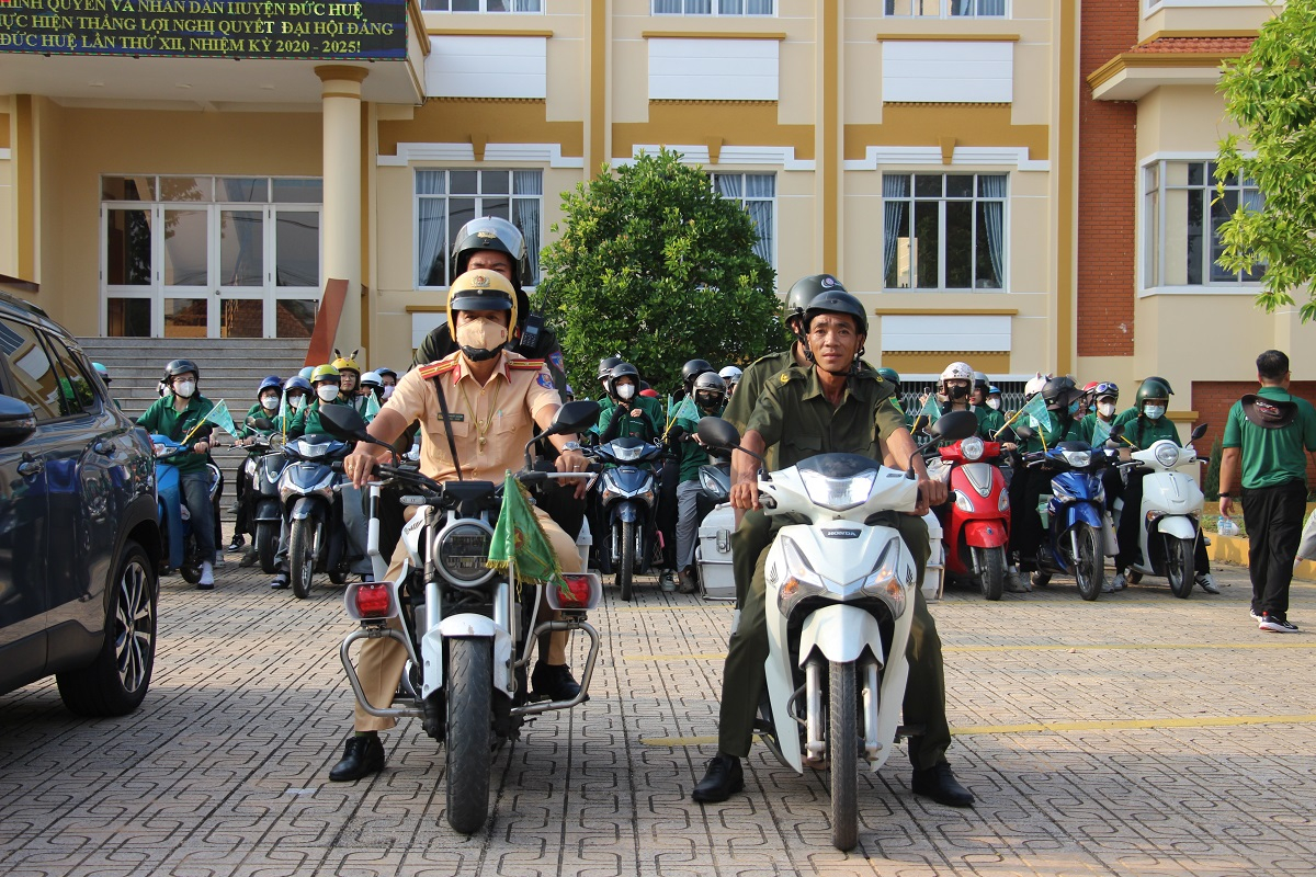 Chien-dich-tiem-phong-dai-cho-meo-tai-huyen-duc-hue