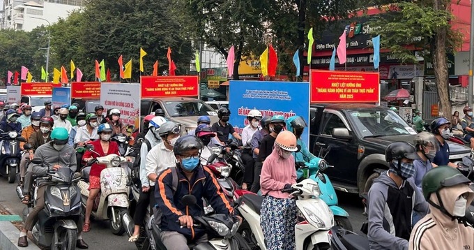 Xe loa tuyên truyền chạy dọc các tuyến đường Thành phố (Ảnh: Sở An toàn thực phẩm TP. HCM)