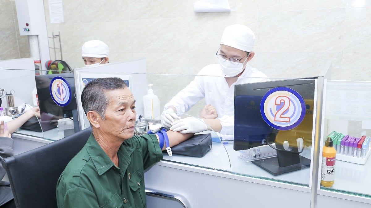 Kham-suc-khoe-mien-phi-cho-gan-500-thuong-benh-binh-va-can-bo-lao-thanh-cach-mang-4