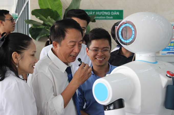 Bệnh viện Đa khoa Khu vực Thủ Đức có Robot hướng dẫn quy trình khá bệnh