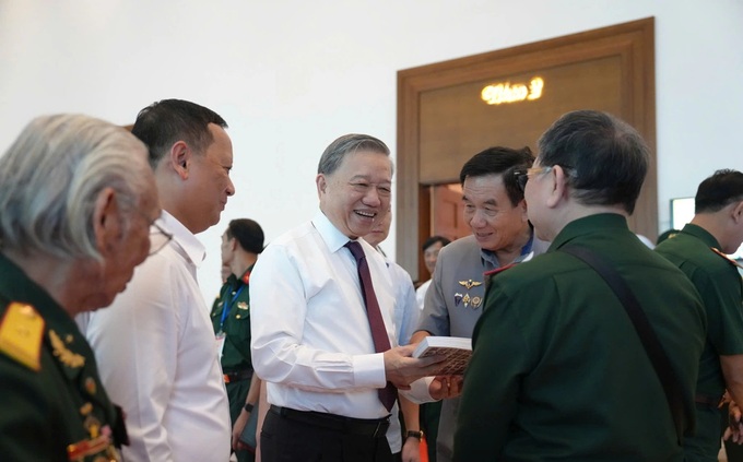 Tổng Bí thư Tô Lâm gặp mặt các tướng lĩnh, Anh hùng Lực lượng vũ trang nhân dân, thanh niên xung phong, dân công hỏa tuyến, biệt động Sài Gòn... từng tham gia Chiến dịch Hồ Chí Minh, nhân dịp kỷ niệm 50 năm Ngày thống nhất đất nước (30/4/1975-30/4/2025)