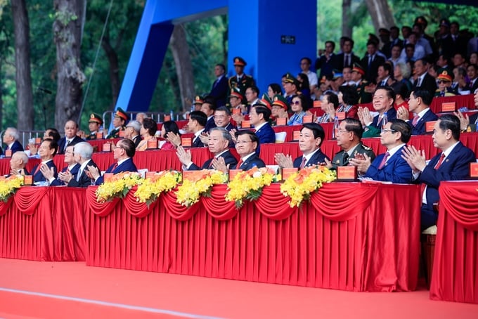 Tổng Bí thư Tô Lâm và các đồng chí Lãnh đạo, nguyên Lãnh đạo Đảng, Nhà nước cùng các vị khách quốc tế và đại biểu dự buổi lễ (Ảnh: VGP/Nhật Bắc)