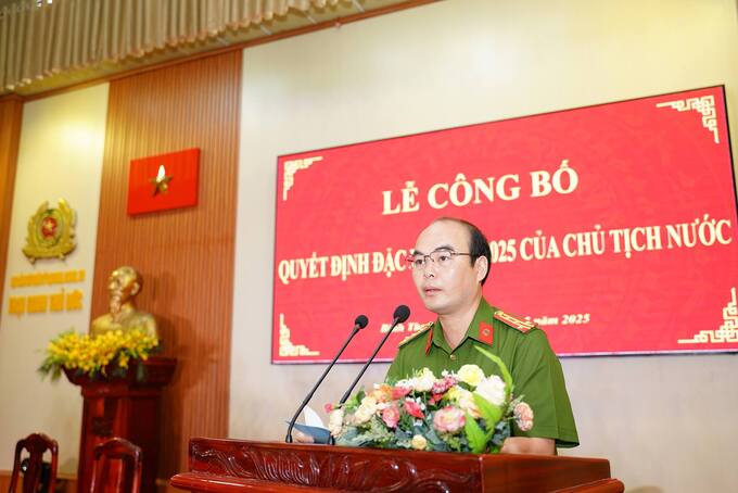 Đại tá Phan Hồng Lam – Giám thị Trại giam Thủ Đức công bố Quyết định đặc xá năm 2025 của Chủ tịch nước Lương Cường
