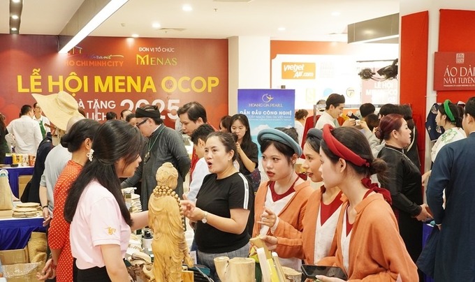 Lễ hội có gần 60 đơn vị tham gia, mang đến nhiều sản phẩm độc đáo cho du khách