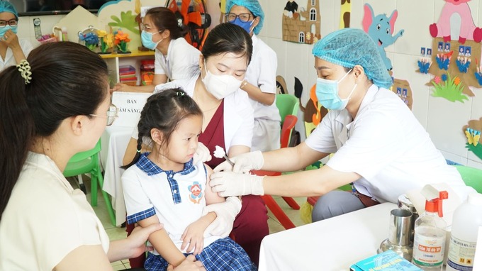 Đắk Lắk là 1 trong 16 tỉnh triển khai thí điểm hoạt động kiểm tra tiền sử và tiêm chủng bù liều cho trẻ nhập học tại các cơ sở giáo dục mầm non, tiểu học (ảnh: Quang Nhật)