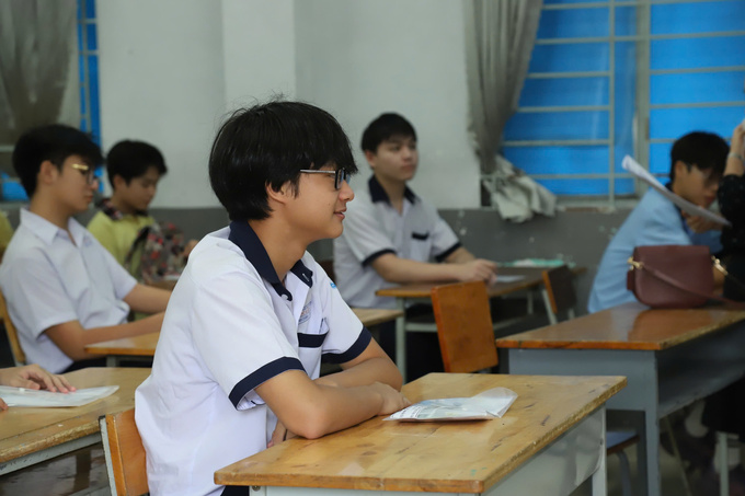Sáng 5/6, hơn 76.000 thí sinh tại TP.HCM làm thủ tục thi vào lớp 10 