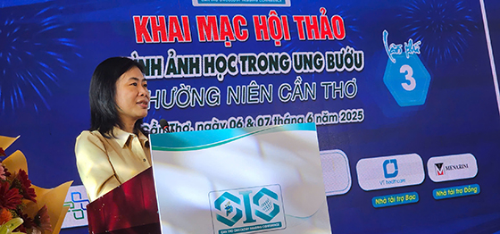 Bà Nguyễn Ngọc Việt Nga - Phó Giám đốc Sở Y tế TP. Cần Thơ phát biểu khai mạc hội thảo “Hình ảnh học trong ung bướu thường niên Cần Thơ lần thứ 3 - năm 2025”