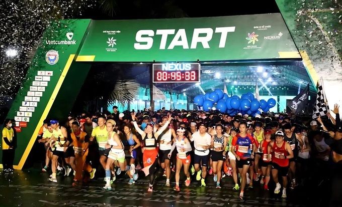 Các vận động viên tham gia giải “Mekong Delta Marathon” Hậu Giang 2024