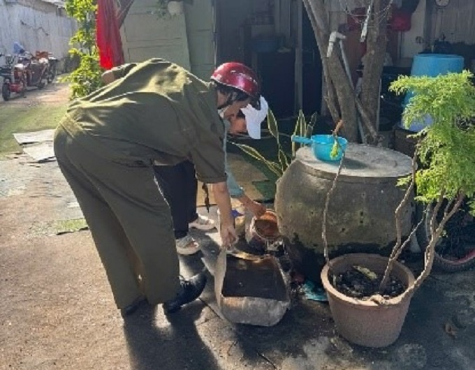 Phát động chiến dịch tổng vệ sinh môi trường, diệt lăng quăng, loại bỏ vật chứa nước trên địa bàn Thành phố (Ảnh: SYT)