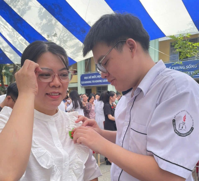 Các em học sinh gửi là lời tri ân sâu sắc đến thầy cô
