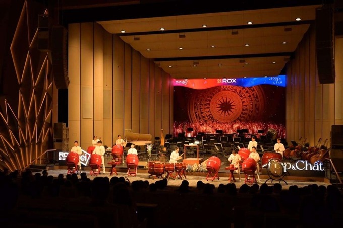 Gala “Đẹp và Chất” là món quà tinh thần ý nghĩa mà ROX Group dành tặng CBNV