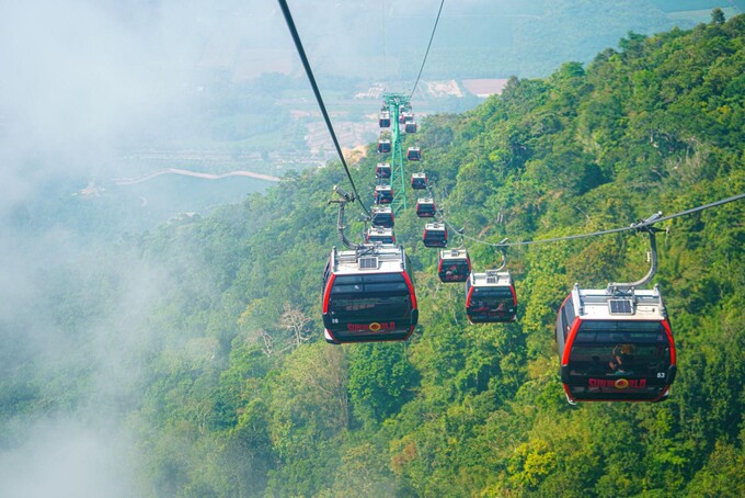 Cáp treo lên đỉnh núi Bà Đen (Ảnh: Sun World Ba Den Mountain)