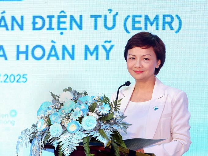 Bà Huỳnh Bích Liên - Tổng Giám đốc Tập đoàn y khoa Hoàn Mỹ phát biểu tại sự kiện