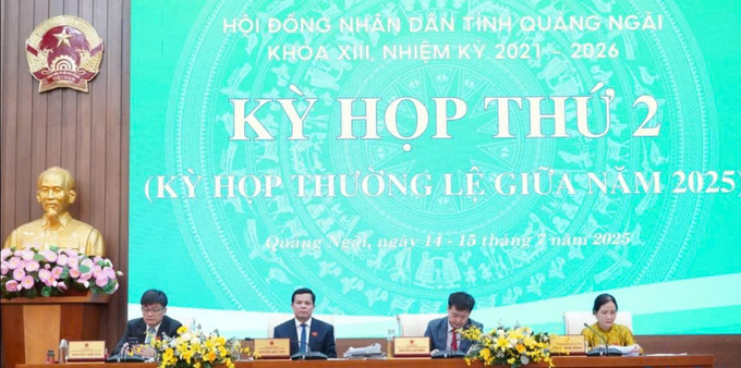 Các đồng chí chủ trì kỳ họp.