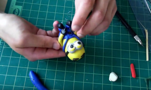 Cách làm búp bê Minion bằng đất sét