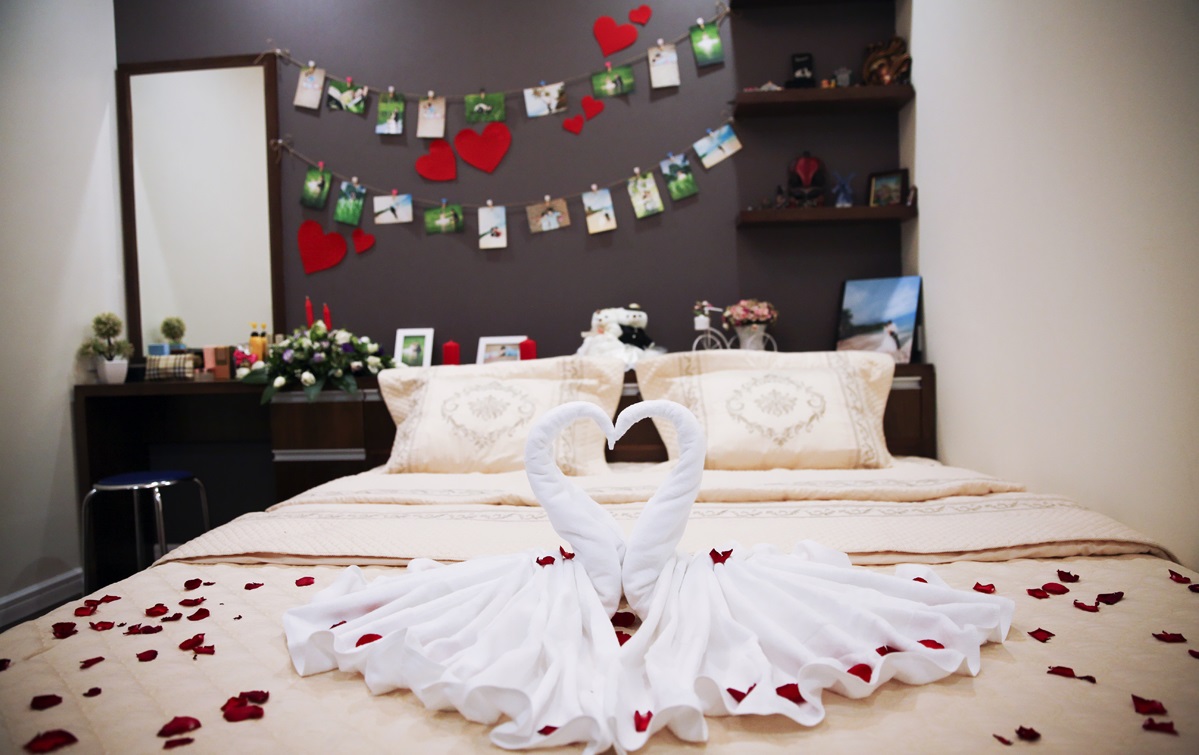 Muốn đêm tân hôn hoàn hảo, chị em đừng bỏ qua những cách trang trí phòng cưới đơn giản mà lãng mạn này! - Ảnh 7.