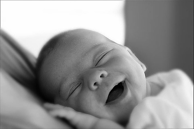 Giải mã nụ cười và những tiếng khóc “bí ẩn” của trẻ sơ sinh khi ngủ mà người xưa hay bảo là “bà mụ dạy” - Ảnh 2. Giải mã nụ cười và những tiếng khóc “bí ẩn” của trẻ sơ sinh khi ngủ mà người xưa hay bảo là “bà mụ dạy” - Ảnh 2.