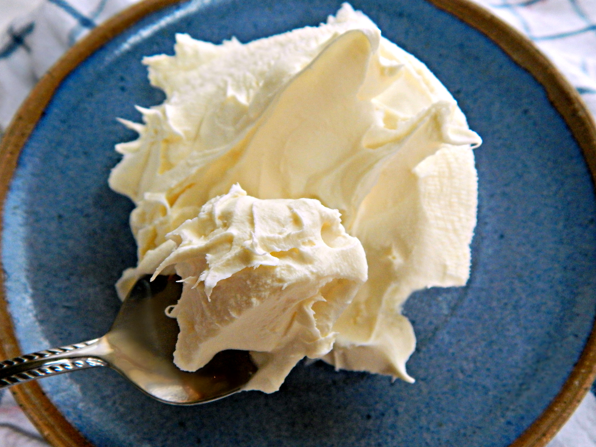 Cách làm mascarpone homemade từ whipping cream cực đơn giản -