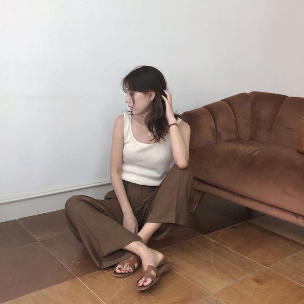 5 outfit xịn mịn, ai mặc cũng đẹp mà hè năm nào các BTV thời trang cũng nhiệt tình áp dụng - Ảnh 5.