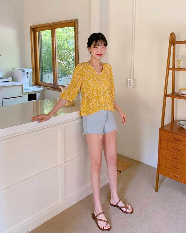 5 outfit xịn mịn, ai mặc cũng đẹp mà hè năm nào các BTV thời trang cũng nhiệt tình áp dụng - Ảnh 16.