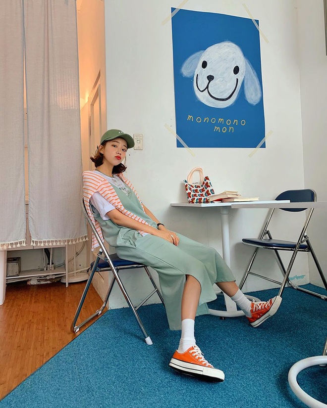 3 kiểu giày sneaker kinh điển mùa hè, nàng nào cũng nên có để outfit “lên hương” - Ảnh 1.