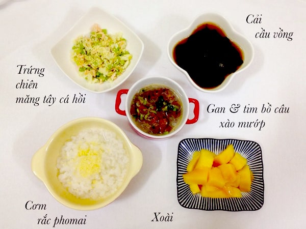 Ngoài cơm, bạn có thể thay đổi các món nước khác sẽ giúp con dễ nuốt hơn như cháo, súp,…