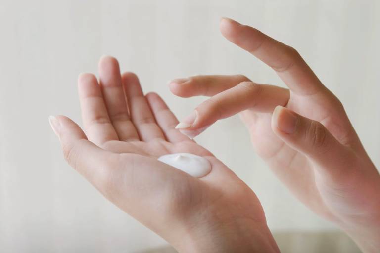 Hướng dẫn Cách Thử Xem Kem Có Bị Dị Ứng Không trước khi dùng