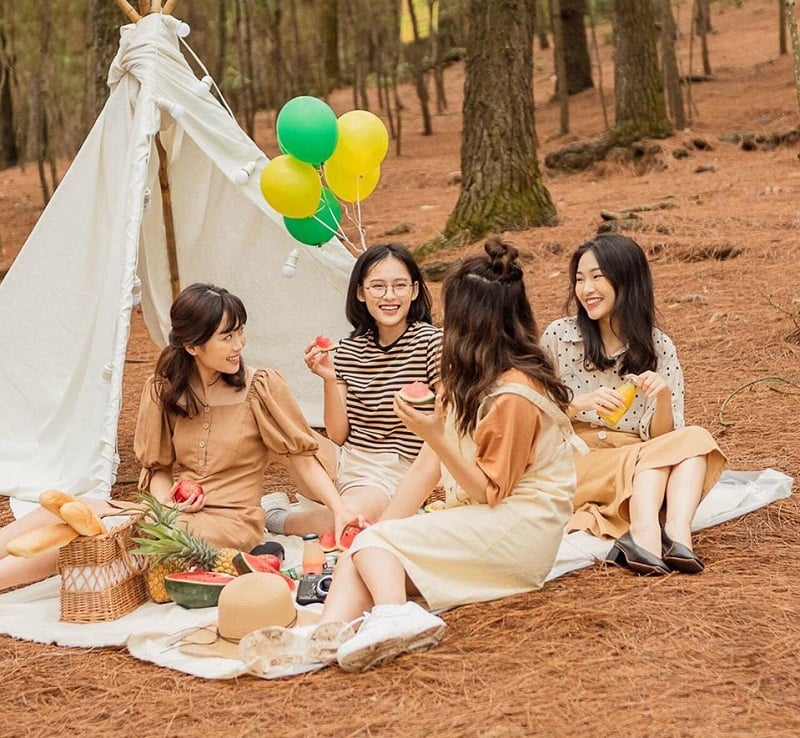 Tổ chức cắm trại ở Bản Rõm
