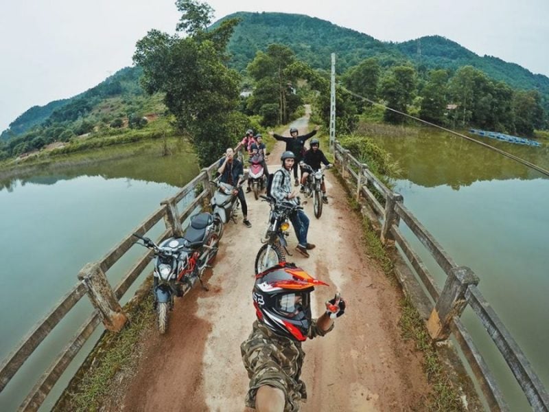 Dựng lều trại và tổ chức ăn uống ở Hàm Lợn