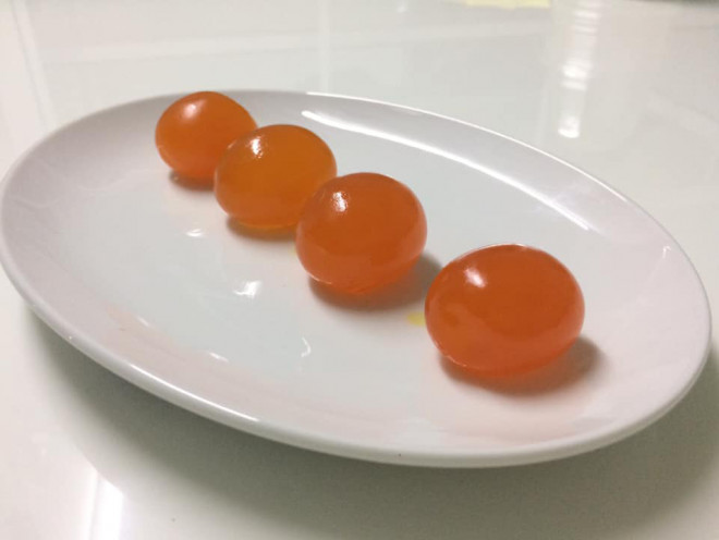 Cách làm trứng muối đơn giản tại nhà nhìn trong veo, ăn hết vèo - 2