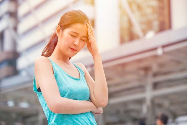 mang bau mua nang nong, me bau nho tranh 5 hanh dong hai suc khoe, kho thai nhi - 3