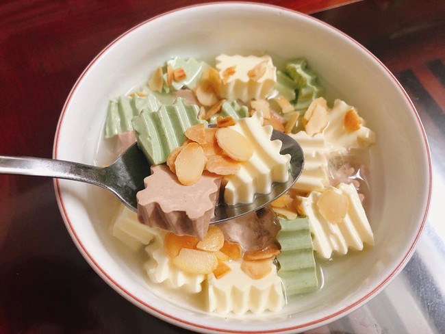 Các món chè mới hiện đại của mùa hè được các chị em vô cùng yêu thích - Ảnh 1. Các món chè mới hiện đại của mùa hè được các chị em vô cùng yêu thích - Ảnh 1.