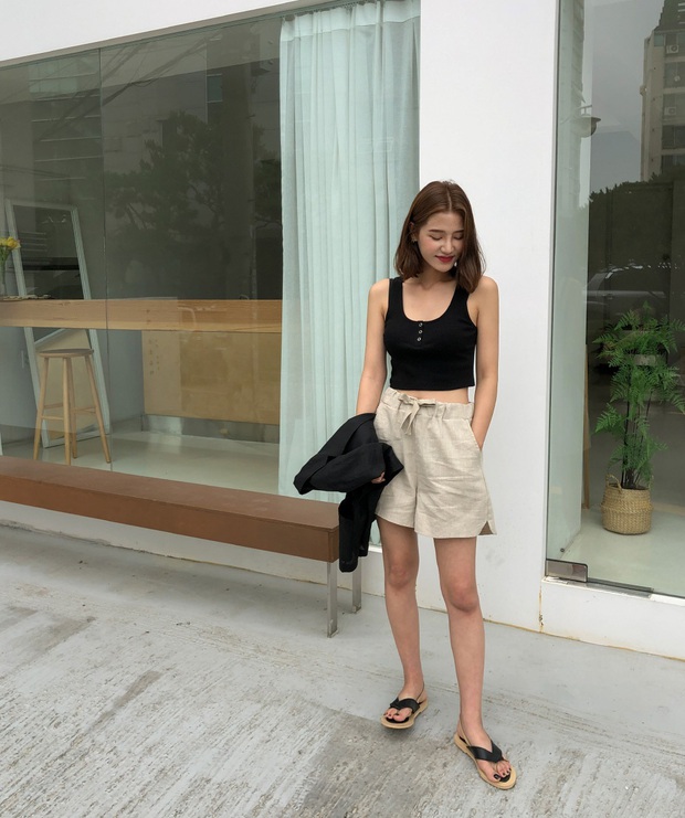 Hot bậc nhất hè này là quần shorts ống rộng và đây là 4 cách diện vừa sành điệu vừa hack dáng hết cỡ - Ảnh 1. Hot bậc nhất hè này là quần shorts ống rộng và đây là 4 cách diện vừa sành điệu vừa hack dáng hết cỡ - Ảnh 1.