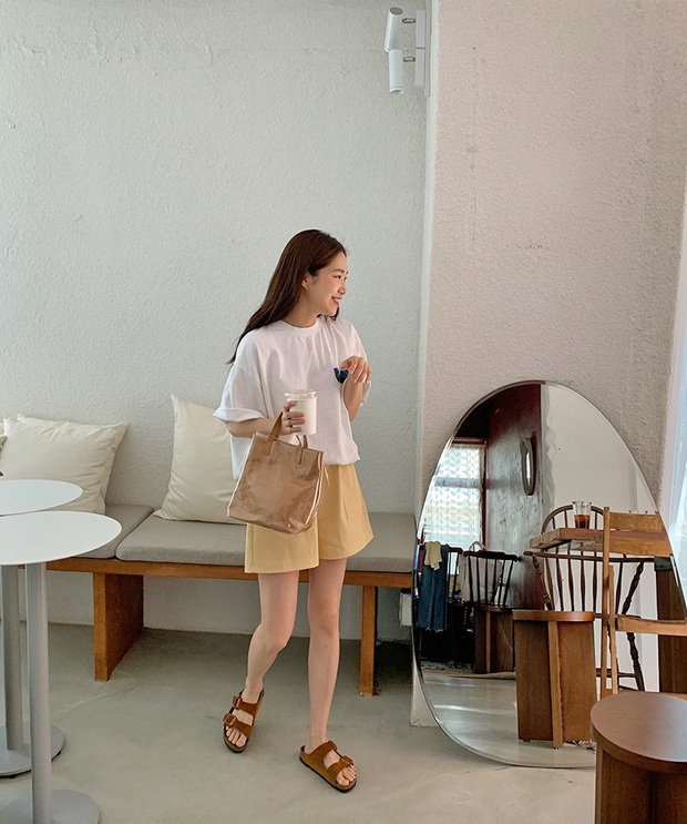 Hot bậc nhất hè này là quần shorts ống rộng và đây là 4 cách diện vừa sành điệu vừa hack dáng hết cỡ - Ảnh 12. Hot bậc nhất hè này là quần shorts ống rộng và đây là 4 cách diện vừa sành điệu vừa hack dáng hết cỡ - Ảnh 12.
