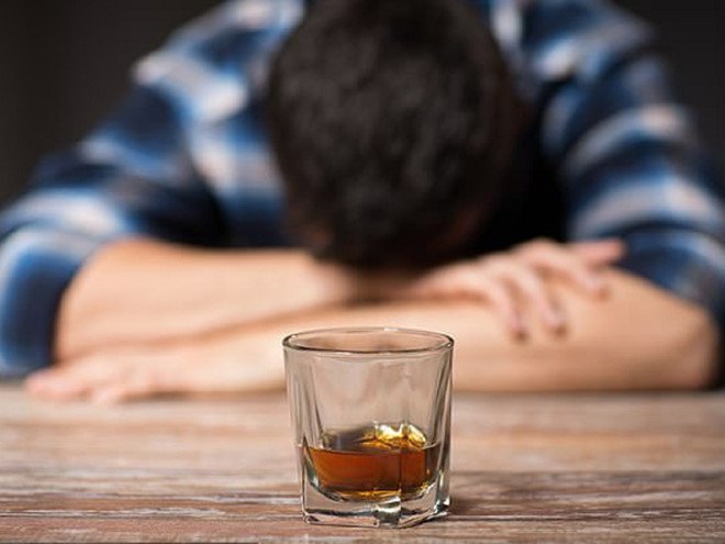 Uống rượu đúng cách: Những điều cần lưu ý | Vinmec