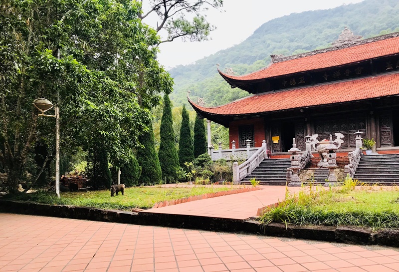 Khám phá vẻ đẹp tiên cảnh ở Chùa Lôi Âm Quảng Ninh - Vntrip.vn