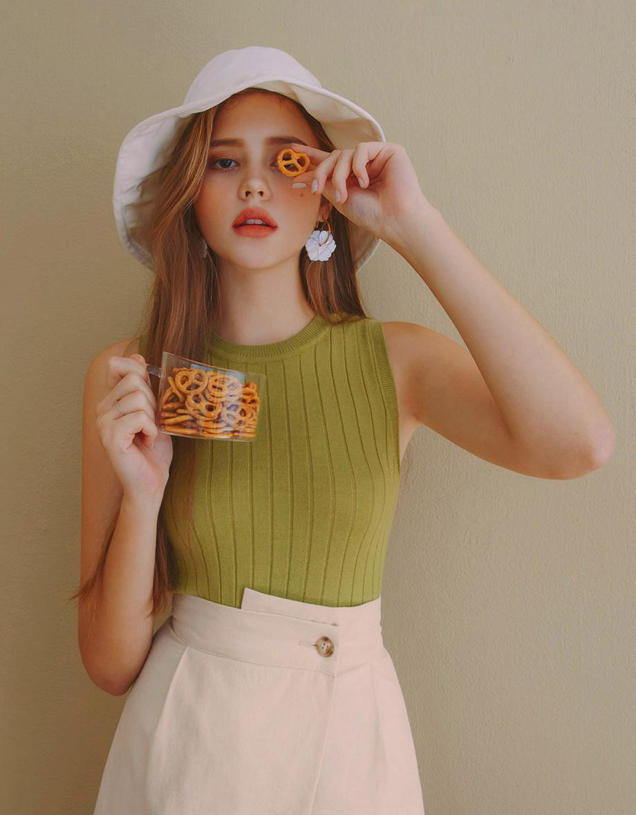 Điểm danh những item đậm chất summer không thể thiếu trong tủ đồ mùa hè của bạn - Ảnh 1. Điểm danh những item đậm chất summer không thể thiếu trong tủ đồ mùa hè của bạn - Ảnh 1.