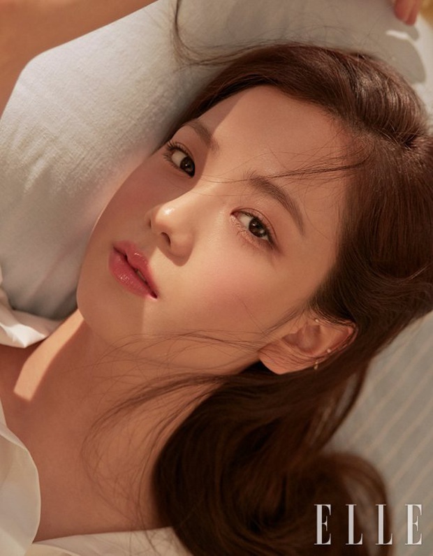 Bộ ảnh tạp chí mới của nữ thần Jisoo gây sốt, visual đỉnh đến mức vượt mặt cả 3 cô em trong BLACKPINK là có lý do cả - Ảnh 2. Bộ ảnh tạp chí mới của nữ thần Jisoo gây sốt, visual đỉnh đến mức vượt mặt cả 3 cô em trong BLACKPINK là có lý do cả - Ảnh 2.