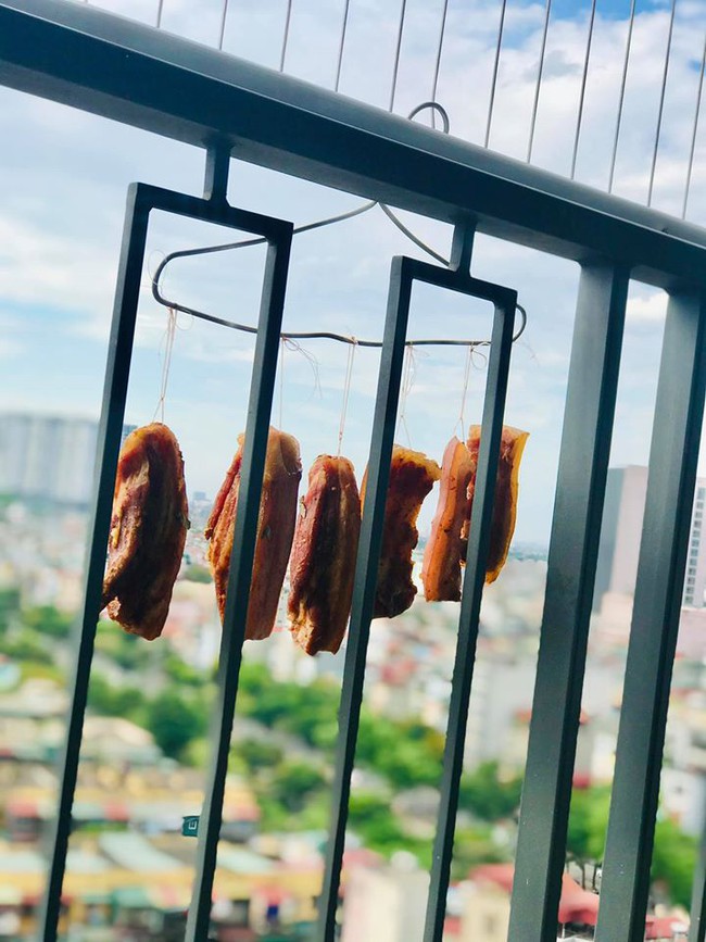 Hà Nội nắng nóng như chảo lửa, cơ hội để chị em làm ngay món thịt phơi nắng "thần thánh" đây rồi! - Ảnh 1.