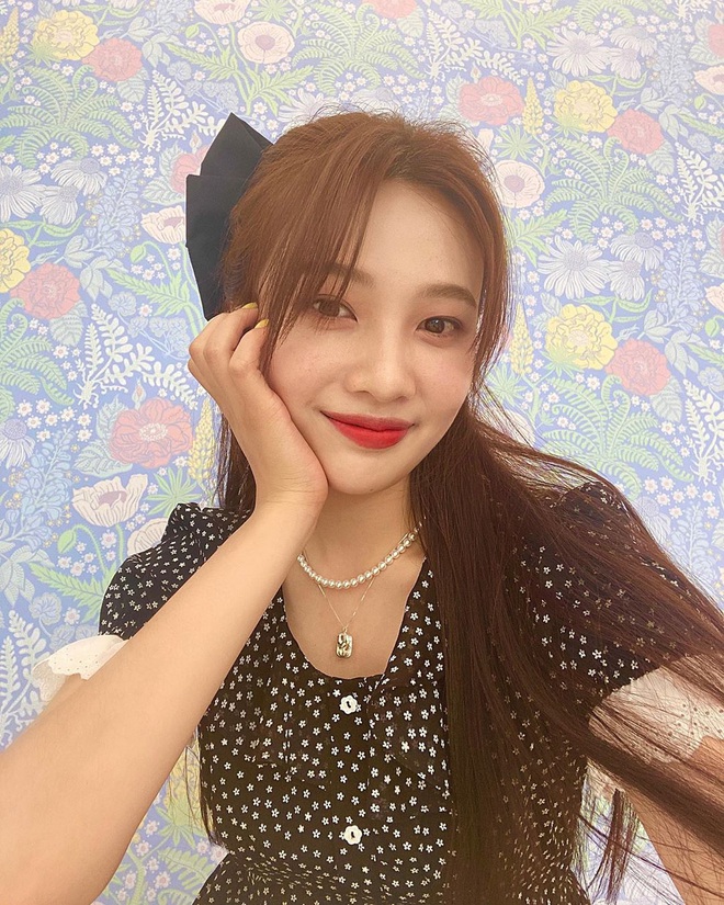 Muốn xinh kiểu sang xịn như sao Hàn, bạn chỉ cần sắm 5 món phụ kiện thân quen nhưng “hot hit” này - Ảnh 9. Muốn xinh kiểu sang xịn như sao Hàn, bạn chỉ cần sắm 5 món phụ kiện thân quen nhưng “hot hit” này - Ảnh 9.