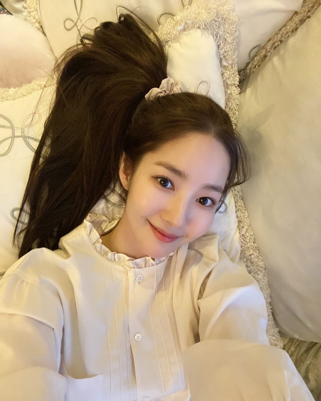 Muốn xinh kiểu sang xịn như sao Hàn, bạn chỉ cần sắm 5 món phụ kiện thân quen nhưng “hot hit” này - Ảnh 5. Muốn xinh kiểu sang xịn như sao Hàn, bạn chỉ cần sắm 5 món phụ kiện thân quen nhưng “hot hit” này - Ảnh 5.