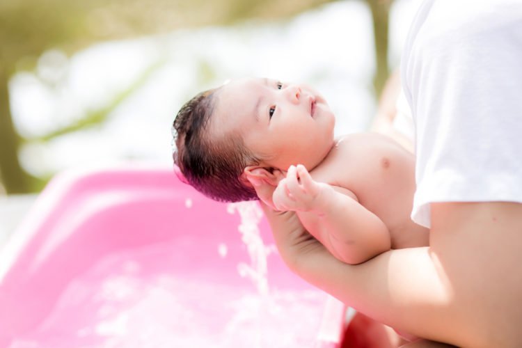 Chăm sóc rốn trẻ sơ sinh