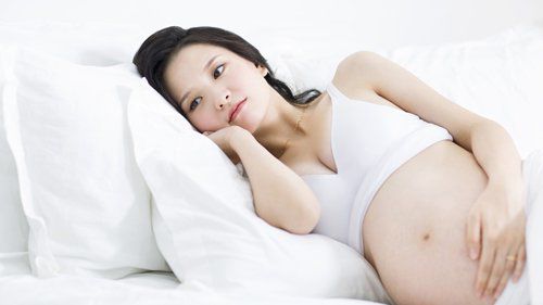 nam nghieng ben trai khi ngu tot nhung co the la moi hoa voi nhung me bau nay! - 3