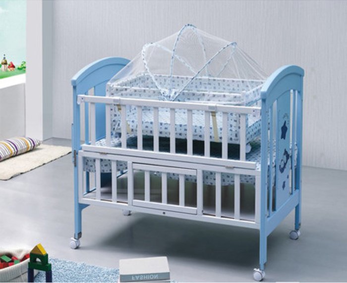 Chiếc giường cũi kết hợp với màn ngủ