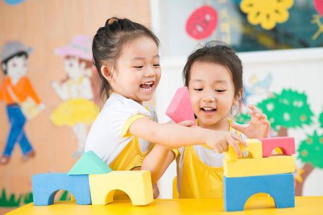 co giao mam non khuyen me chan thanh: con duoi 3 tuoi dung voi cho di hoc! - 4