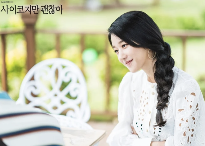 Style tóc của Seo Ye Ji trong “Điên Thì Có Sao”: Kiểu nào cũng sang, có buộc thấp đơn giản thì vẫn xinh và sexy phát hờn - Ảnh 4. Style tóc của Seo Ye Ji trong “Điên Thì Có Sao”: Kiểu nào cũng sang, có buộc thấp đơn giản thì vẫn xinh và sexy phát hờn - Ảnh 4.