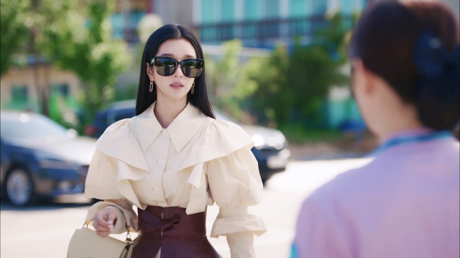 Style tóc của Seo Ye Ji trong “Điên Thì Có Sao”: Kiểu nào cũng sang, có buộc thấp đơn giản thì vẫn xinh và sexy phát hờn - Ảnh 2. Style tóc của Seo Ye Ji trong “Điên Thì Có Sao”: Kiểu nào cũng sang, có buộc thấp đơn giản thì vẫn xinh và sexy phát hờn - Ảnh 2.